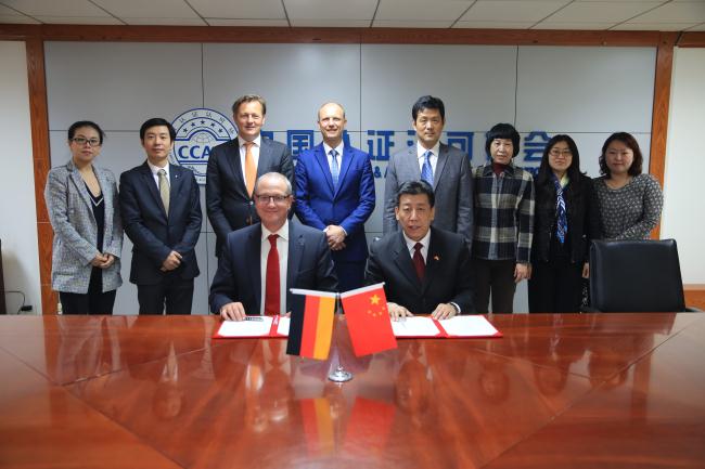中国认证认可协会(CCAA)与德国机动车监督协会(DEKRA)签署合作备忘录